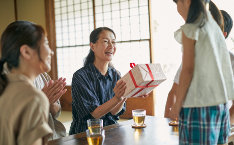 Japanese Gift-Giving Etiquette: Why You Should Never Show Up Empty-Handed
